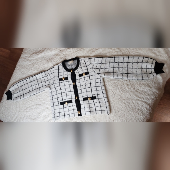 Marled Sweater that Opens in front - Picture 2 of 8